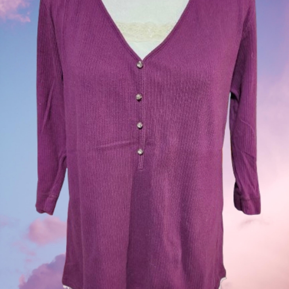 📣Bundle of 3️⃣ Rib V-nneck Tops Lace Ruffles Detail Rhinestone Buttons Size Med - Picture 3 of 6